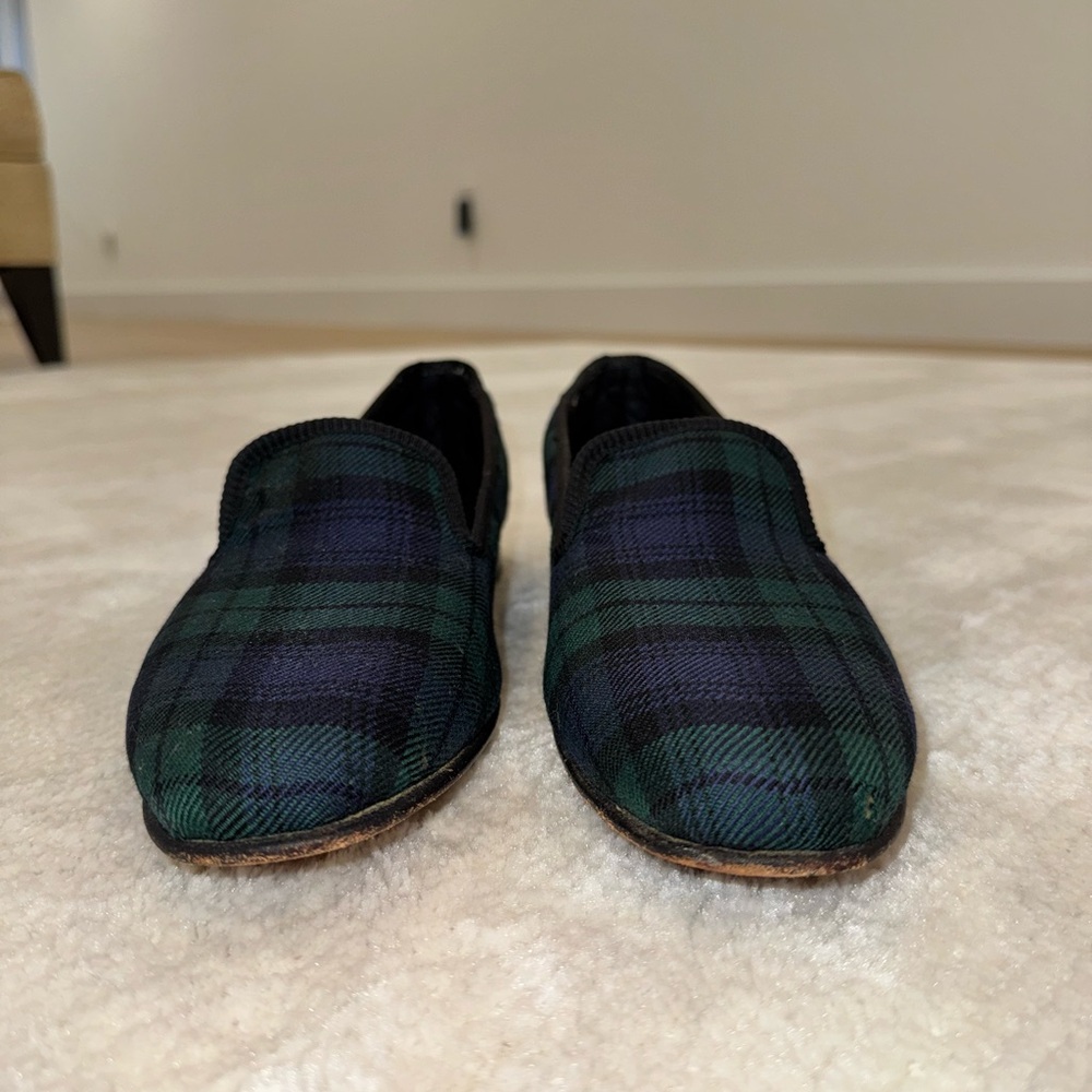 Elegant Plaid Loafers in Black and Green - Picture 15 of 15